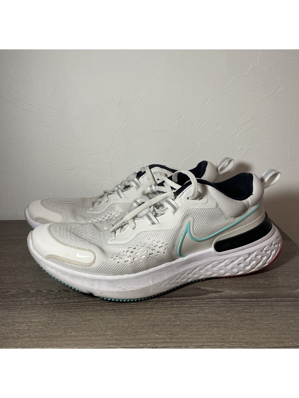 Nike White Teal Accent Men’s Athletic Shoes